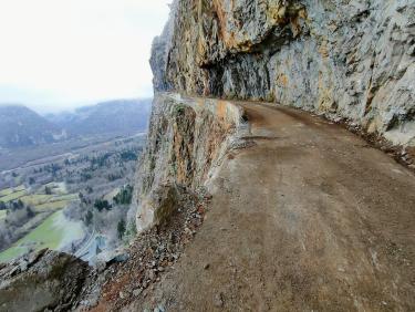 La route est effondrée 