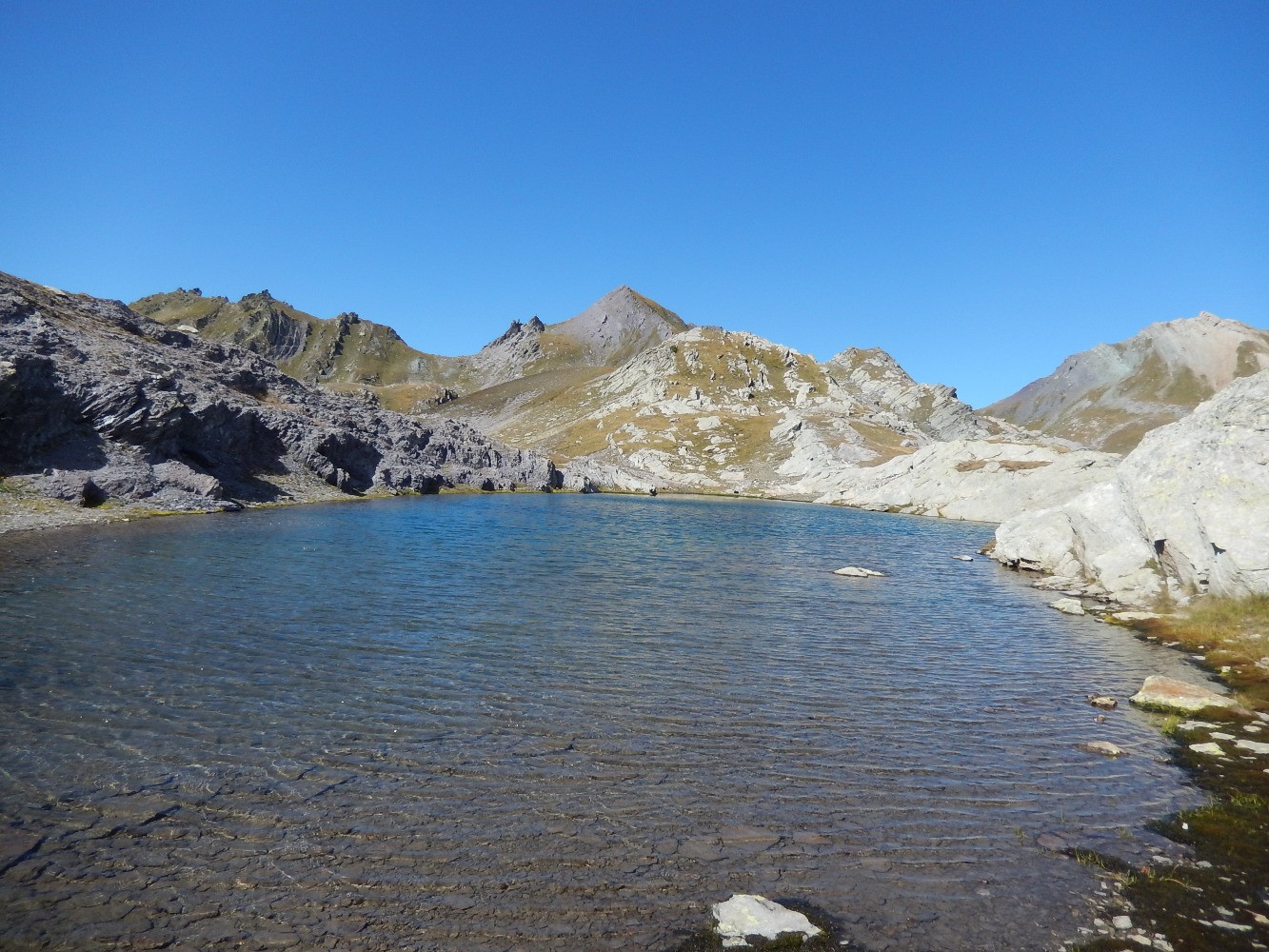 Lac Ã  2627m sous le lac Biron