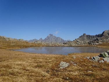 Lac au col de Longet et mont Viso