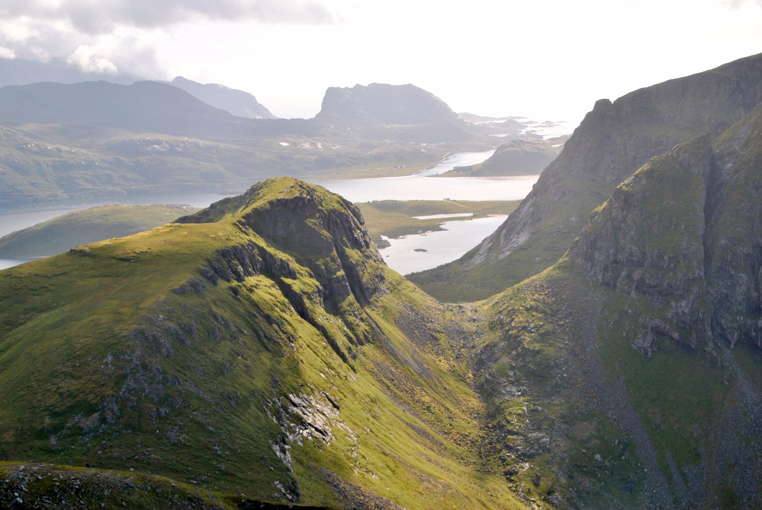 Lacs et Fjords typiques des Lofoten