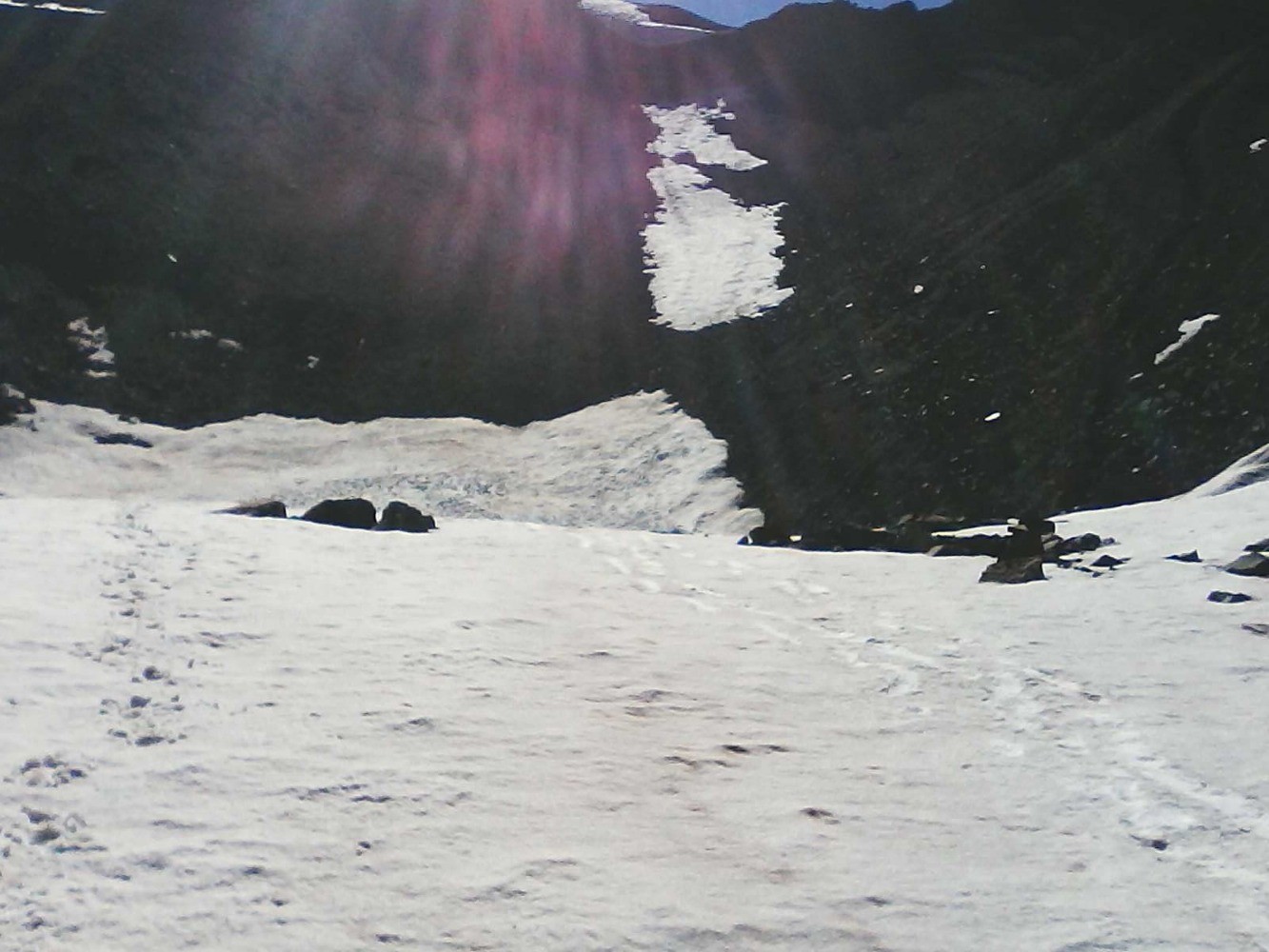 langue de nÃ©vÃ© pentu et corniche en haut de la photo