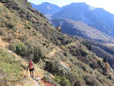 Sentier en balcon en direction du Chalet de la FouettÃ¨ne