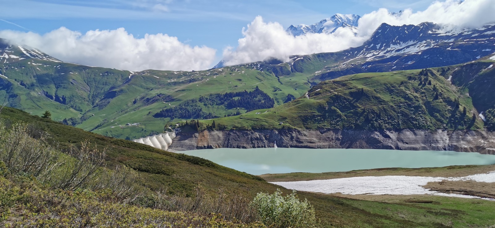 Le barrage de la Girotte et le MB