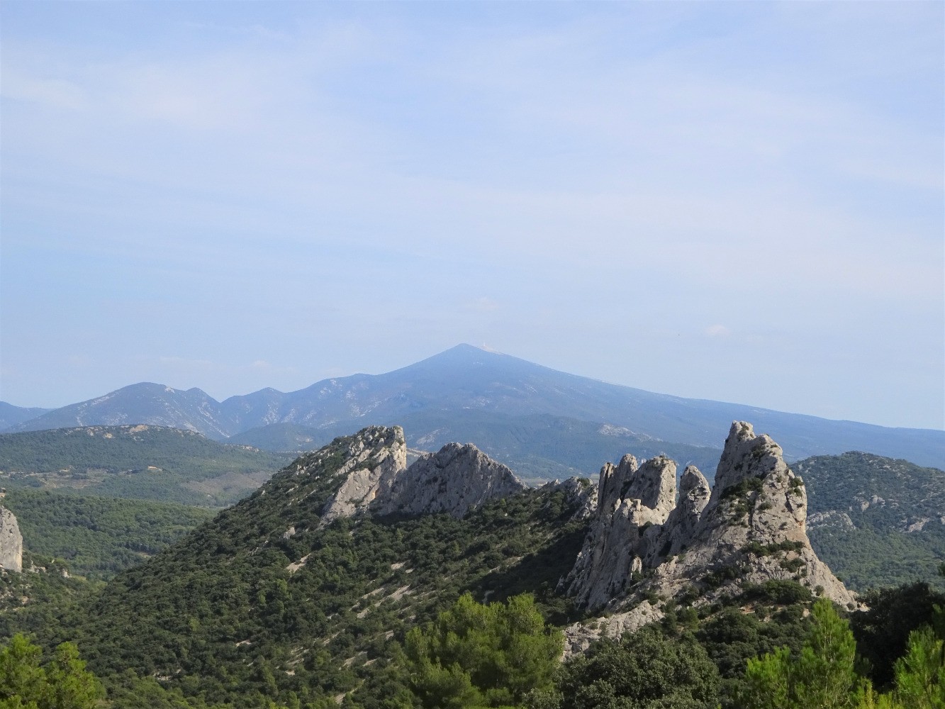 Le Clapis et, au fond, le mont Ventoux