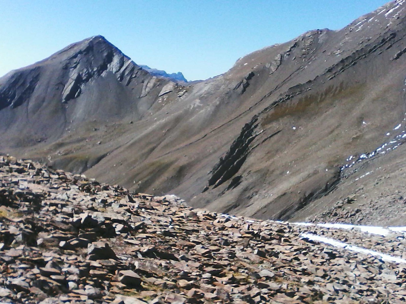 le col de prelles et 2 dents du Sirac tout au fond
