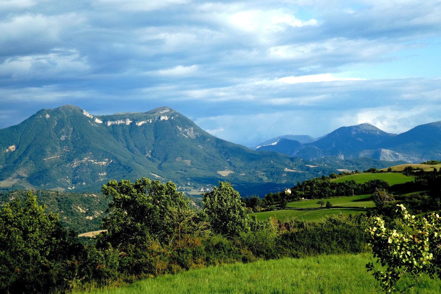 Le Cousson depuis la route de Thoard