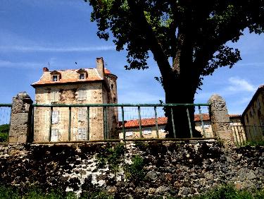 le donjon carrÃ© du chÃ¢teau