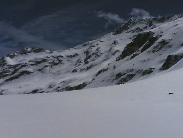 le gran pinier Ã  D : Ã  G , le col d'oÃ¹ l'on suit la crÃªte jusqu'au sommet en Ã©tÃ©