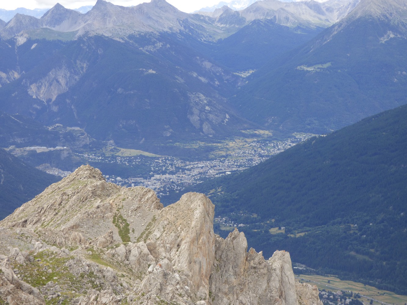 Le Grand ArÃ©a : la vue en montant par l'arÃªte sud