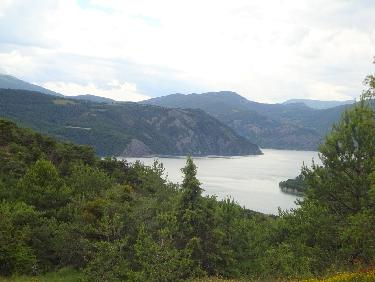 Le lac de Serre-PonÃ§on vu des Curattes