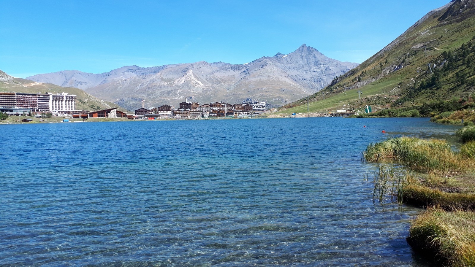 Le lac de Tignes (Ã  ne pas confondre avec le lac du Chevril) vu sur la SassiÃ¨re et la Davie)