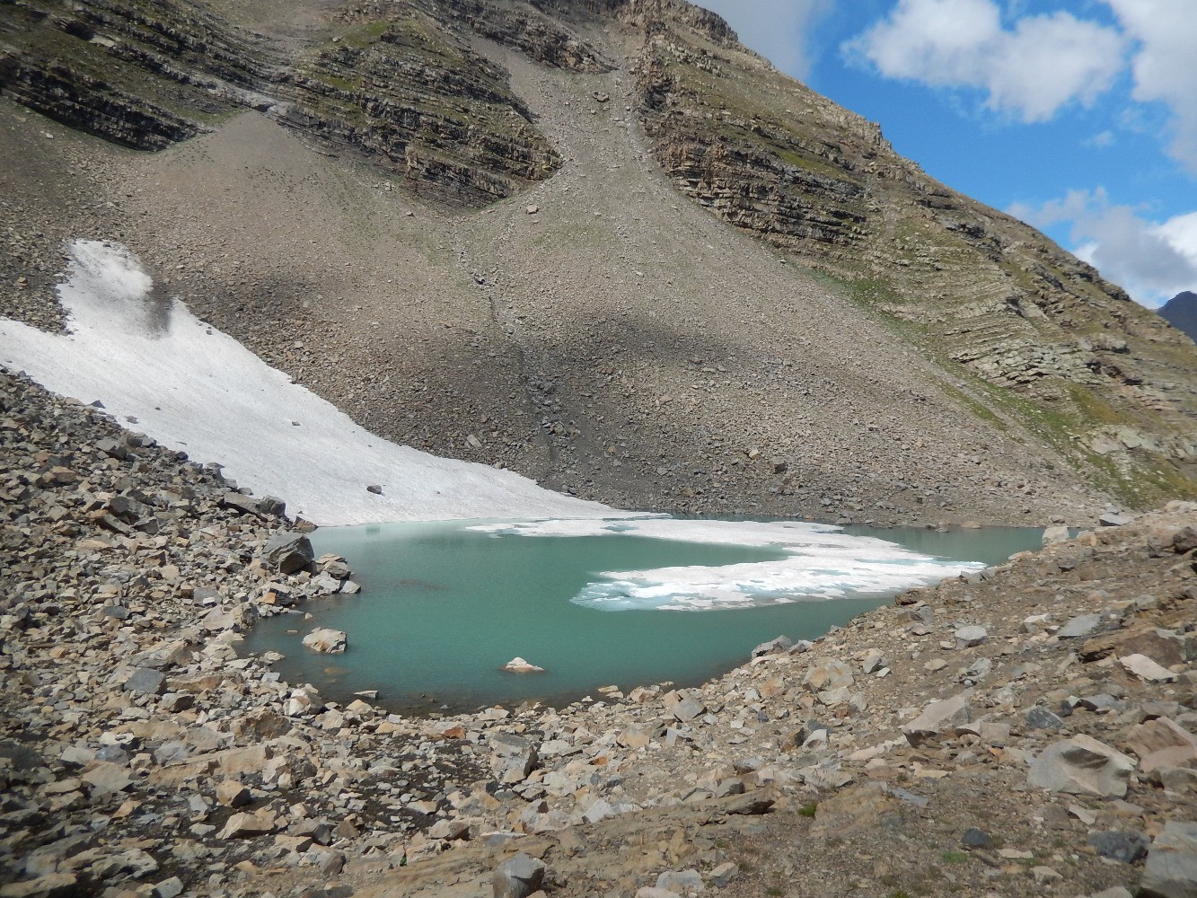 Le lac glaciaire sous le col des Jalabres