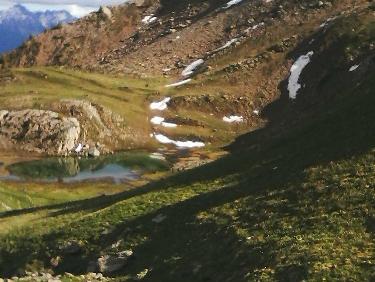 le lac vert foncÃ© le soir