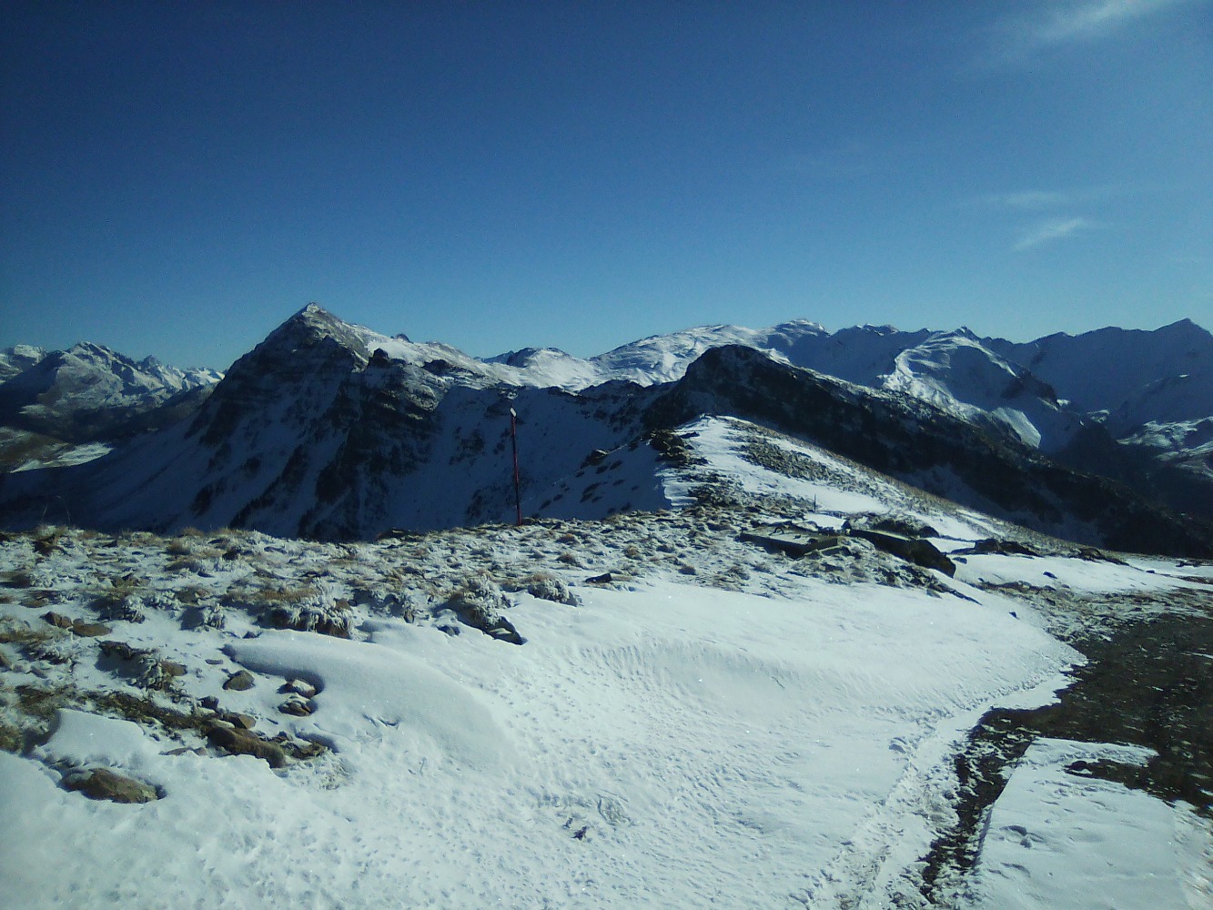 le long de la crÃªte , entre le col de jaffueil et le pic de chabriÃ¨re