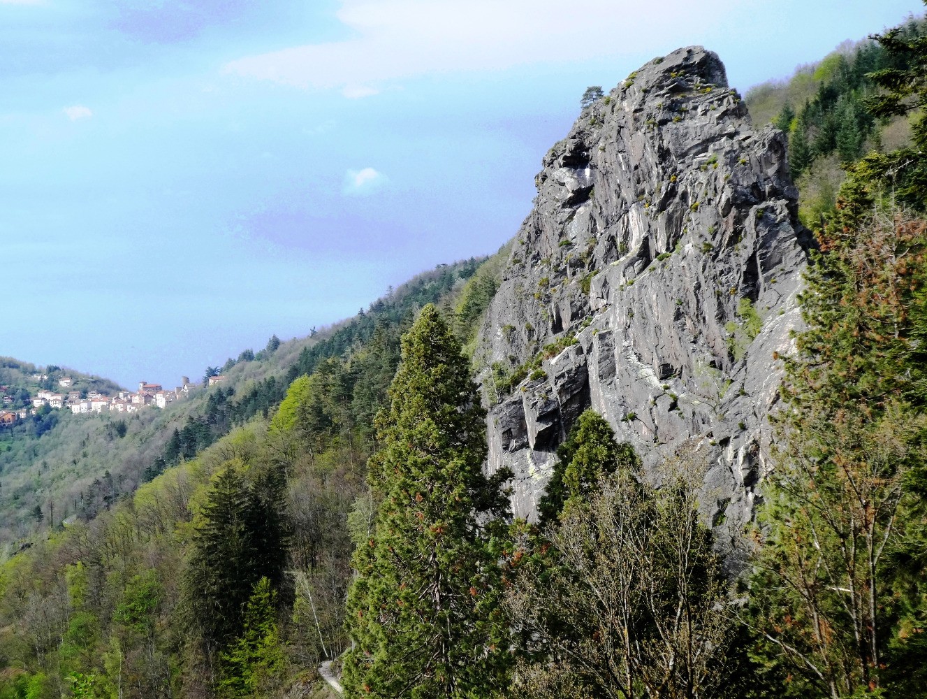 Le mÃªme, avec le village de RochetaillÃ©e au fond Ã  gauche