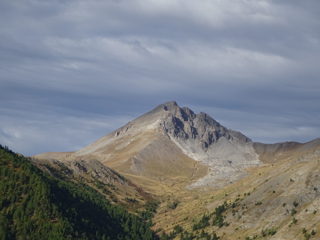 Le Petit Rochebrune vu depuis le ravin des Cougnets