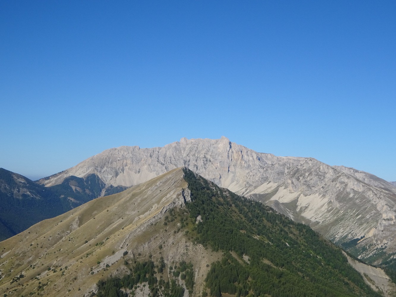 Le pic Melette et le plateau de Bure vus depuis la crÃªte sud du pic de Gleize