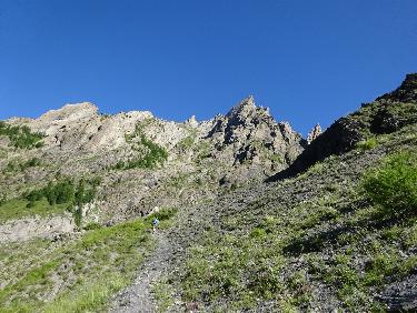 Le Puy de MÃ©ollion vu depuis le sentier du lac de CÃ©dÃ©ra