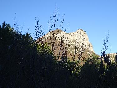 Le rocher de Pierre Impie vu en montant vers le pas de l&apos;Essaillon