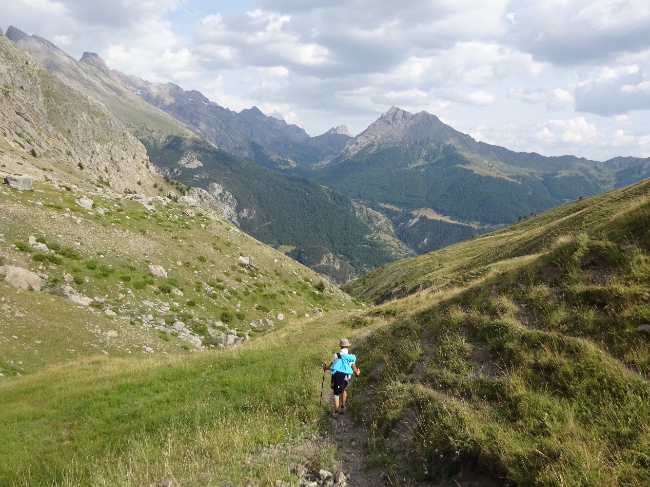Le sentier en rive droite du vallon du Chatelet