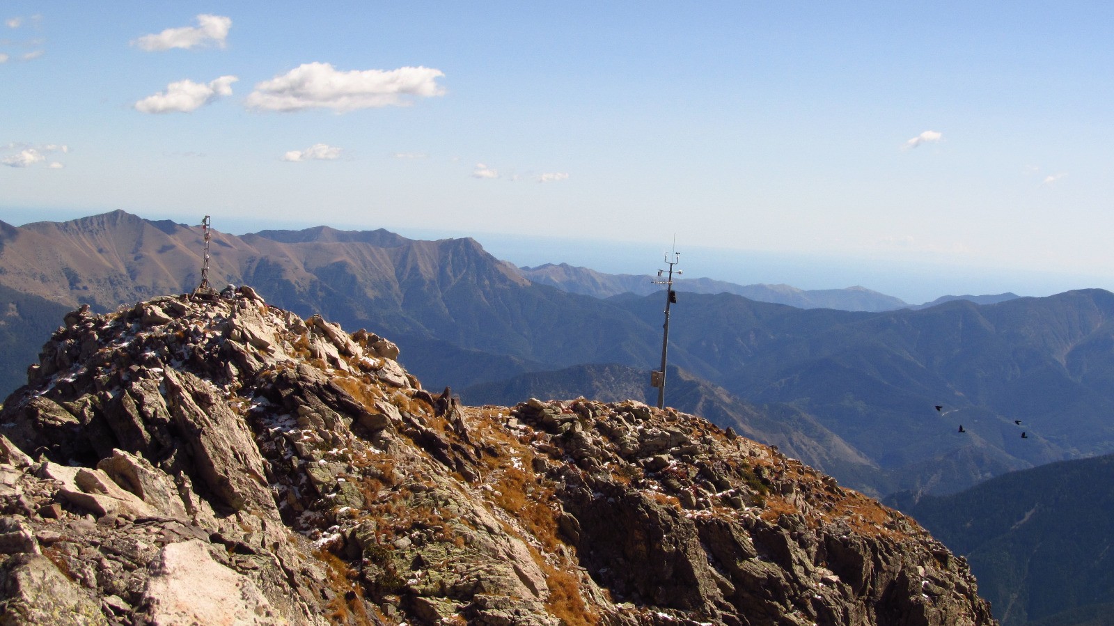 Le sommet sud vu du sommet principal.