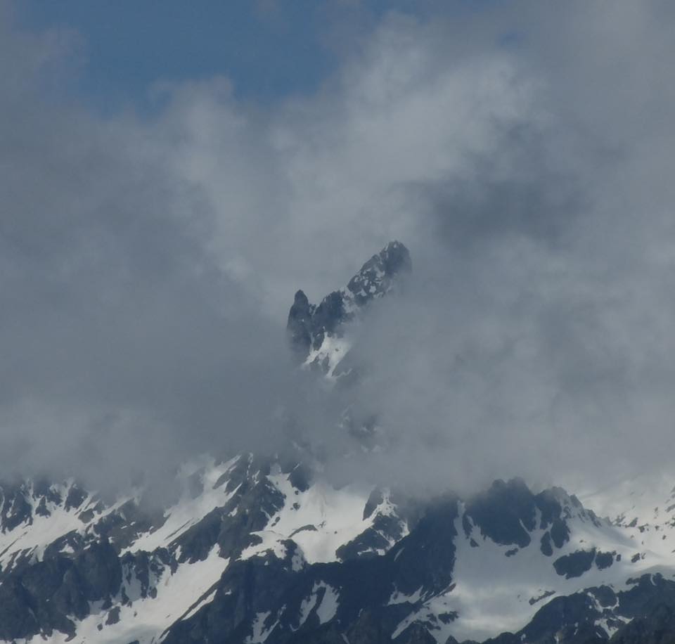 le Grand Pic de Belledonne dans les nuages