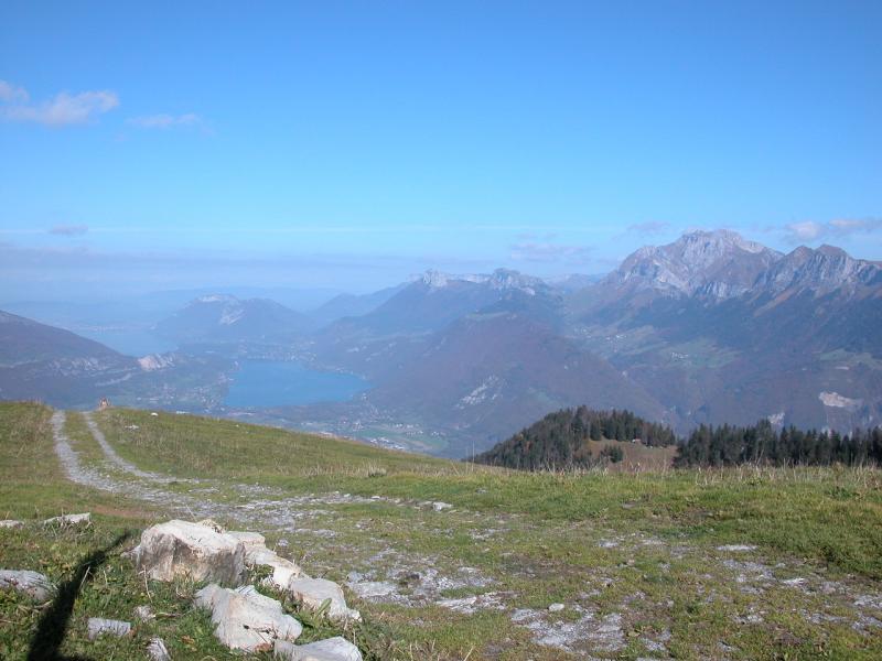 Panorama sur le bassin du lac d'Annecy