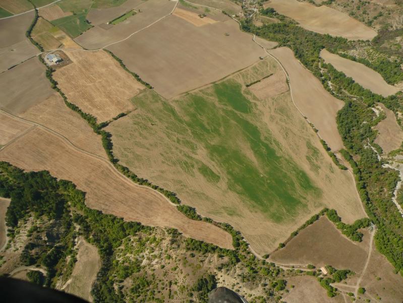 Le champ d'atterrissage est vaste et plat