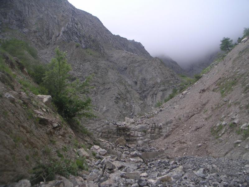 le chemin se termine dans l'Archat...sous l'Archat