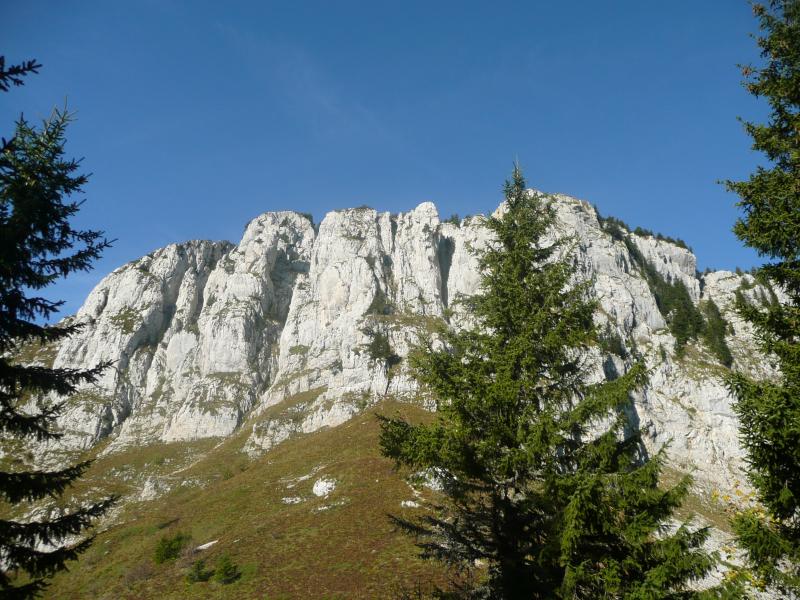le sommet se découvre au Col des Aures