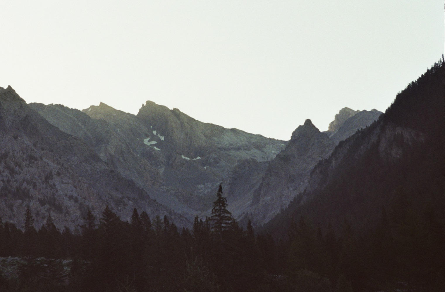 Les 2 pics depuis le vallon
