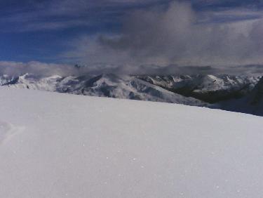 les aiguilles de chambeyron Ã©mergent du nuage