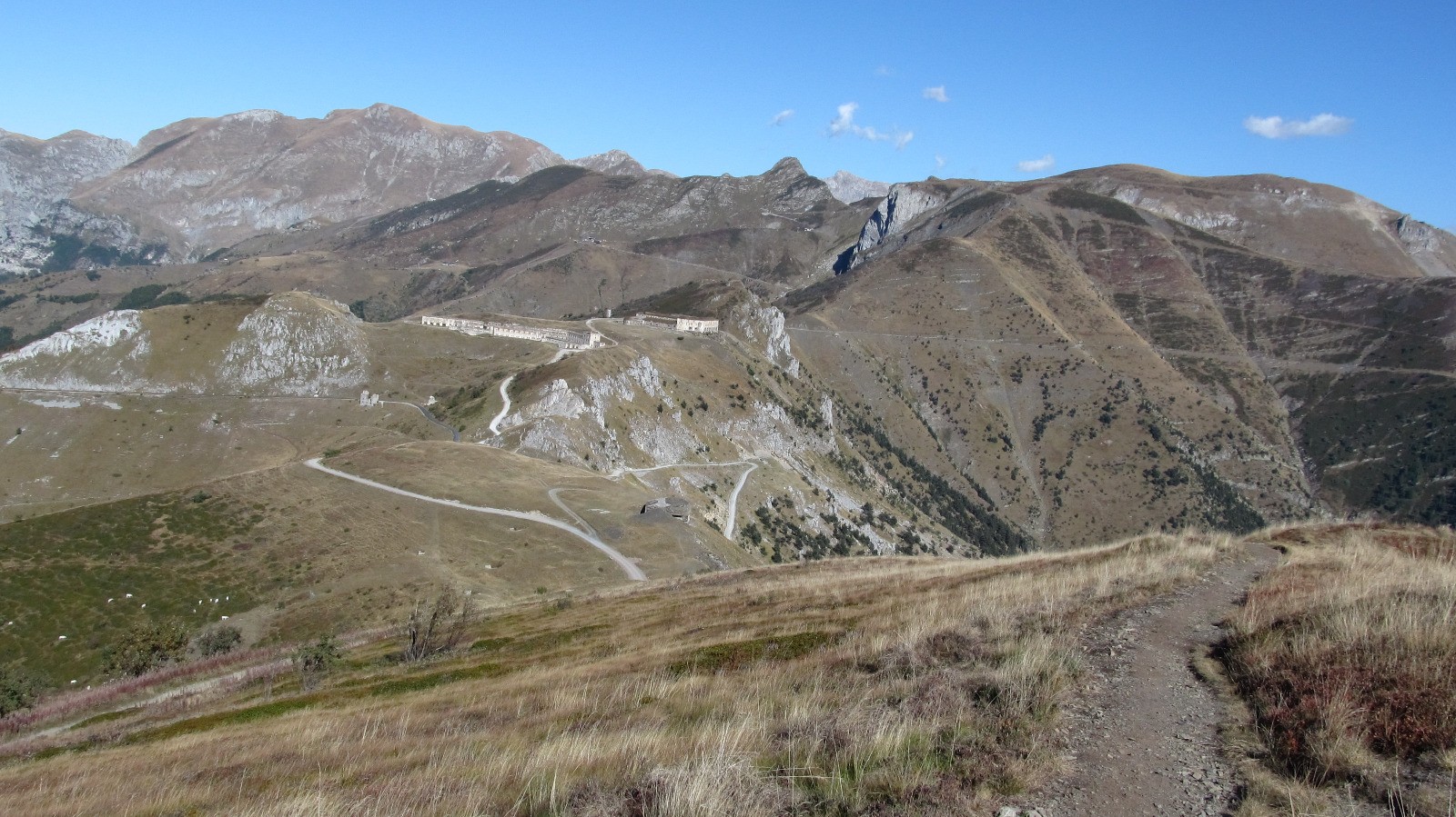 Les anciennes fortifications du Col de Tende.