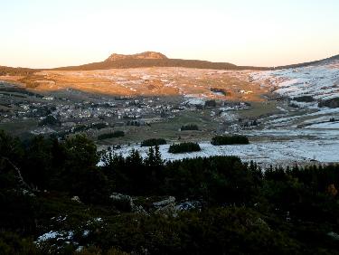 les Estables et le MÃ©zenc depuis le sommet du Rechausseyre