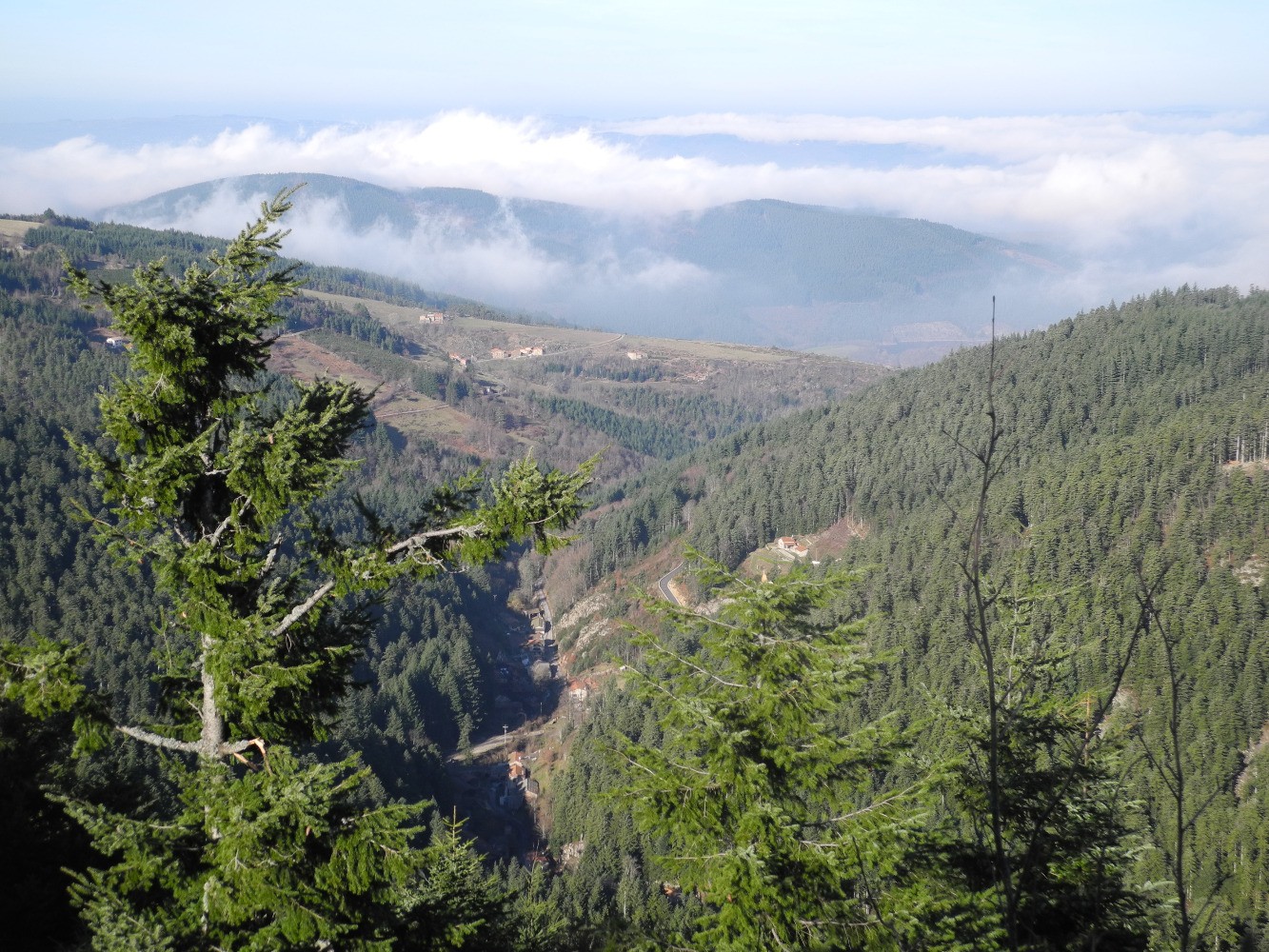 Les Scies depuis le rocher du Chirat (2)