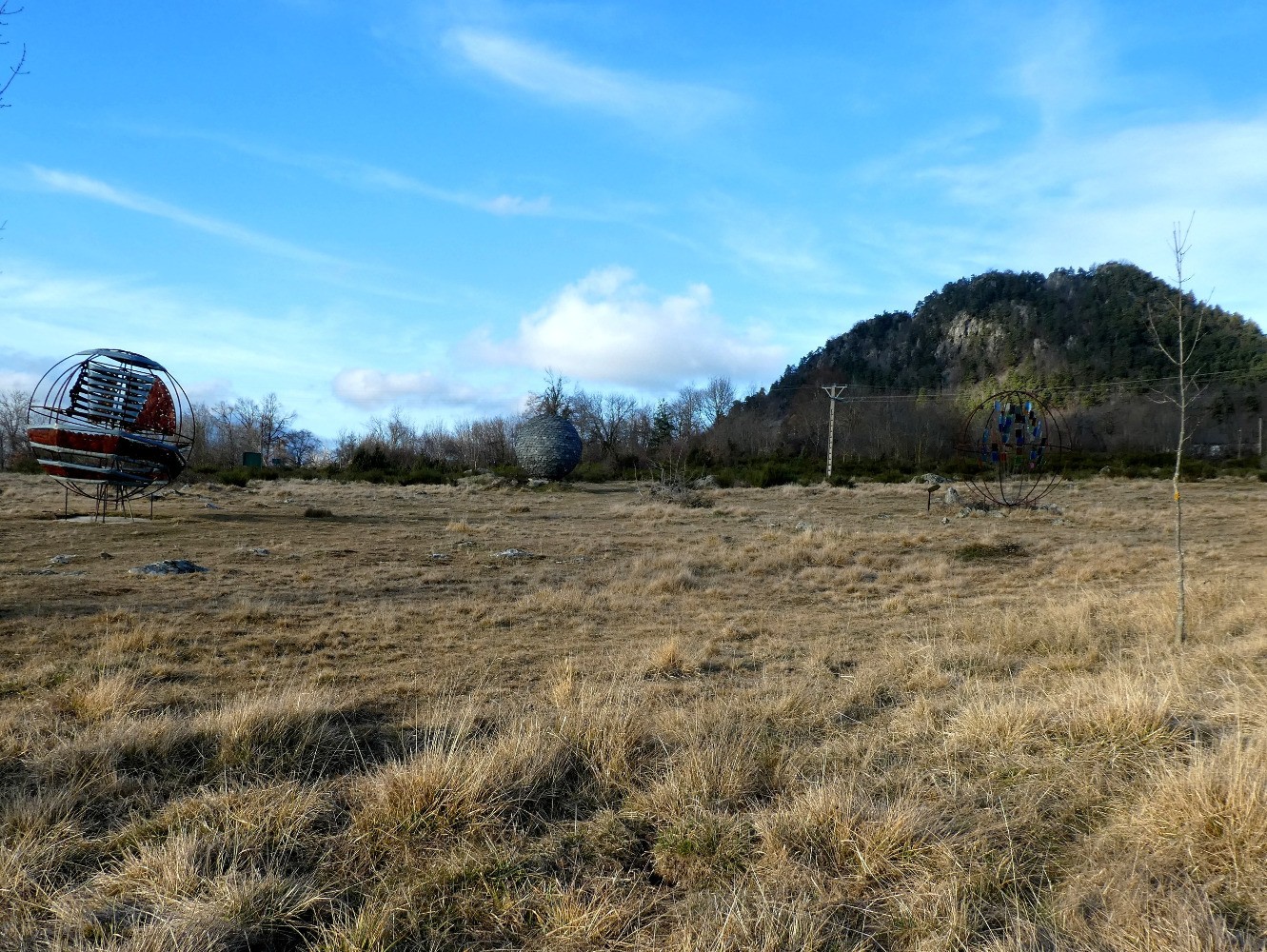 Les trois sphÃ¨res au pied de la Huche Pointue