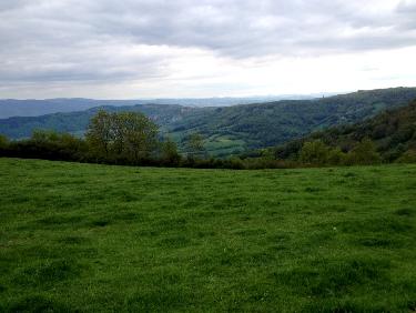 Ligne des sommets du Massif Central Ã  l&apos;horizon