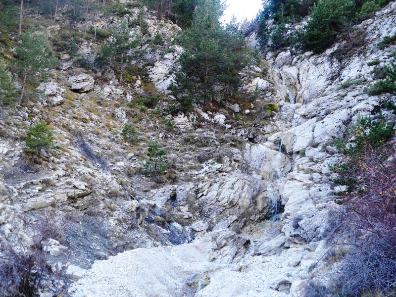 Mini-cascade au fond du ravin