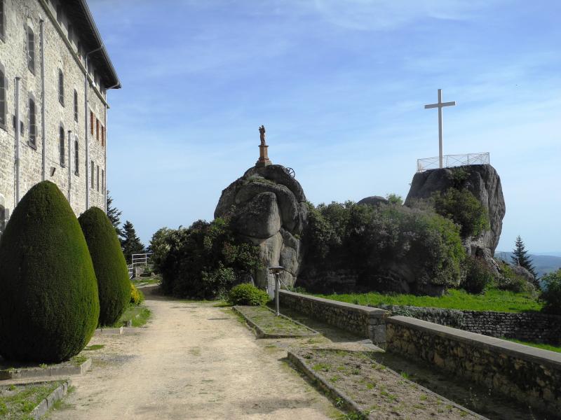 MonastÃ¨re et rochers de Peyrotine
