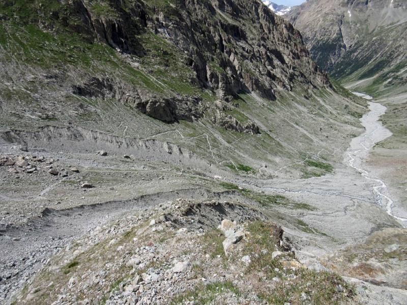 Montée après la passerelle sur le Vénéon