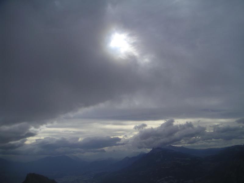 mais le soleil se laisse deviner..