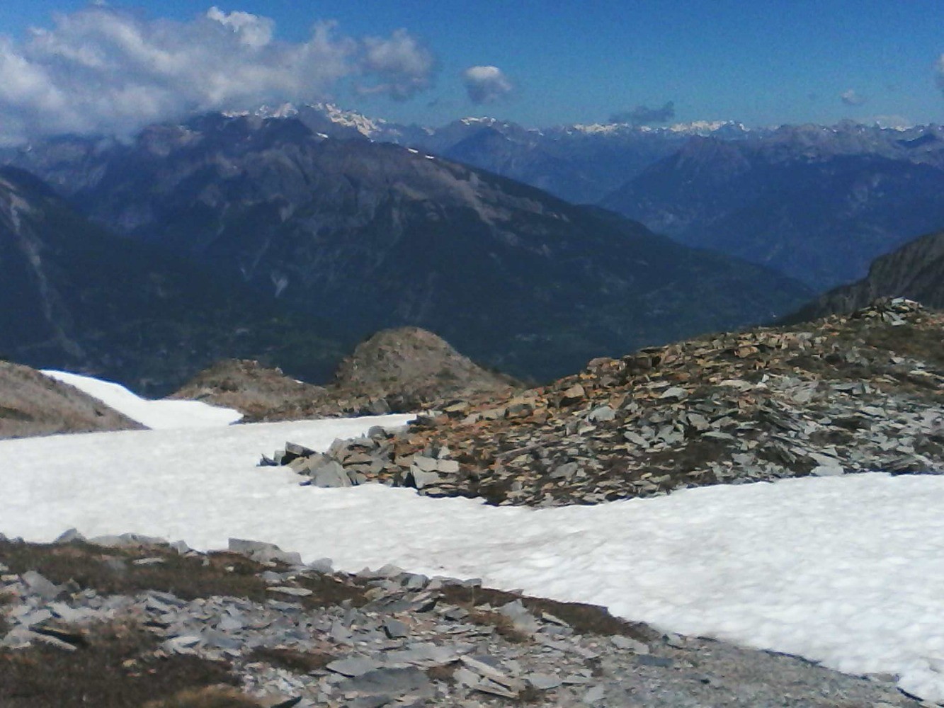 Massif des Ecrins Ã  G , et alpes du nord- savoie , au fond