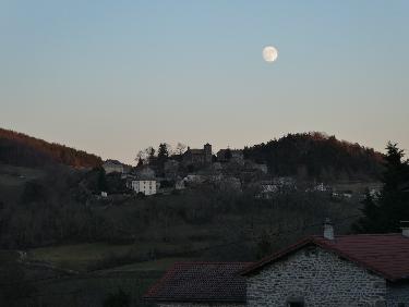 MÃ©zÃ¨res (et Ã  droite le suc d&apos;Orsier) depuis le Fayat