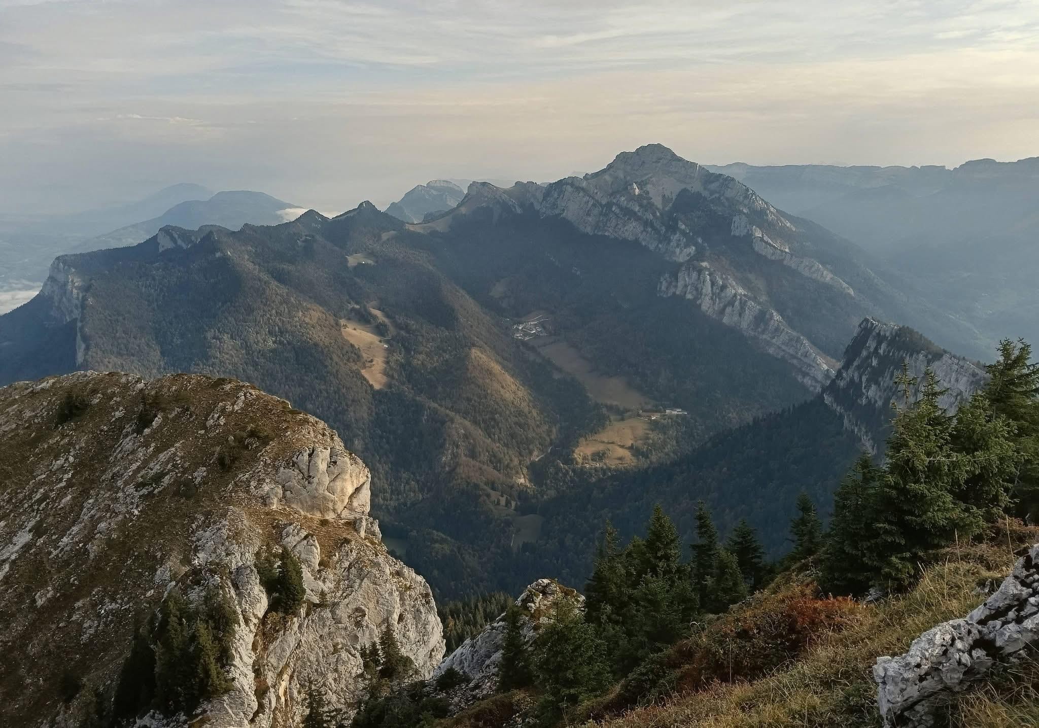 Le monastère de la grande chartreuse niché au pied du Grand Som 
