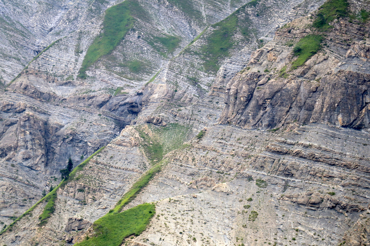 Montagne de Paille  par le Pied de Vallon Pierra
