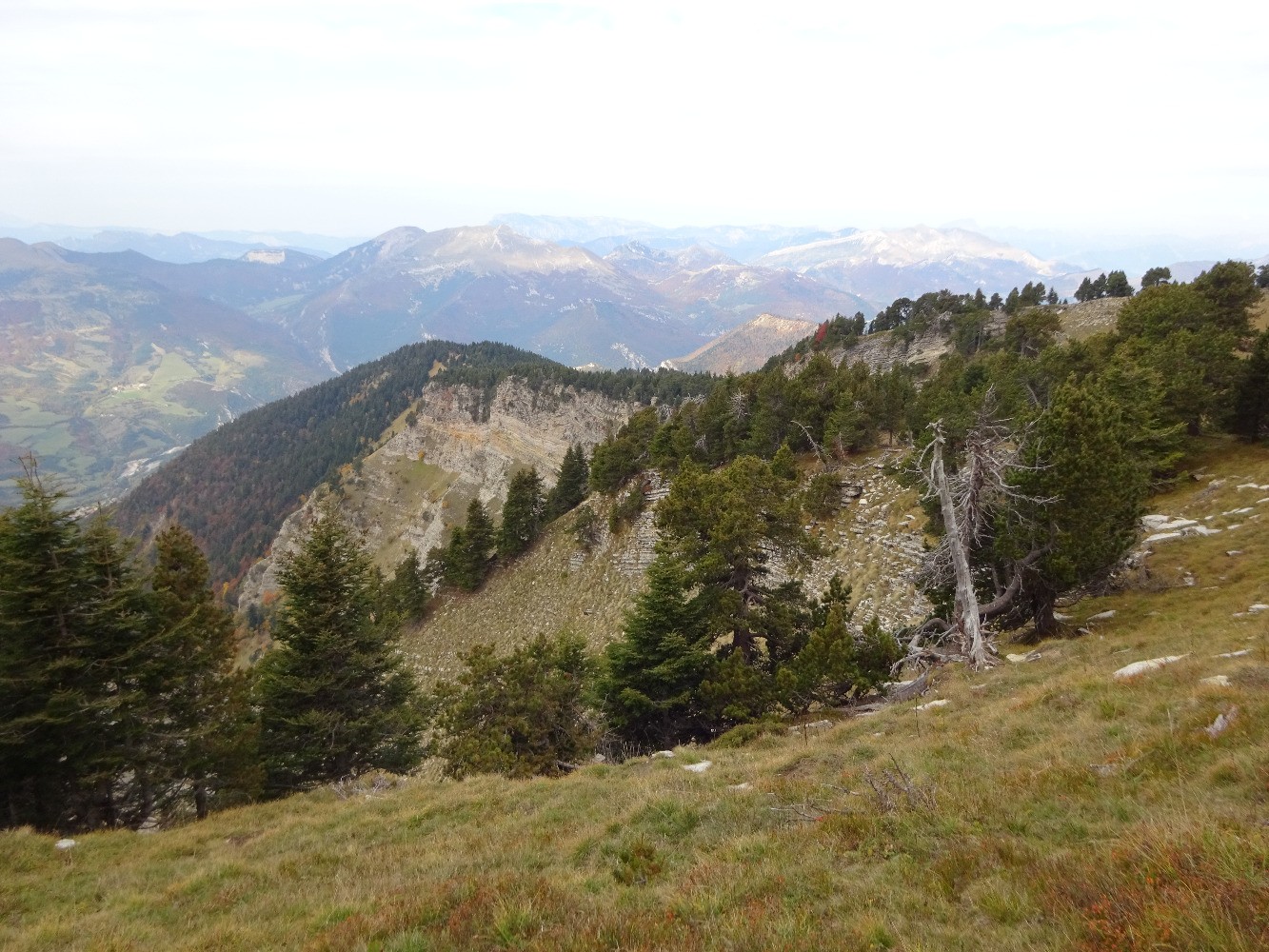 Montagne Durbonas, le bord de la falaise
