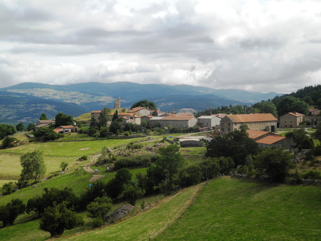 Montchal depuis le GR 42