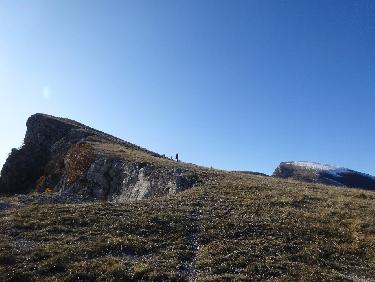 MontÃ©e au roc de Gloritte. A droite, la crÃªte des Planes