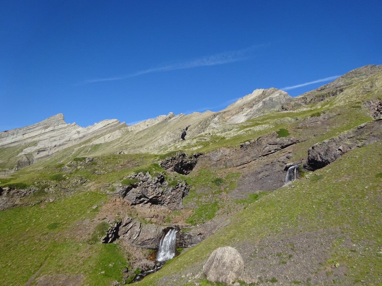 MontÃ©e en rive gauche du torrent de mal Cros