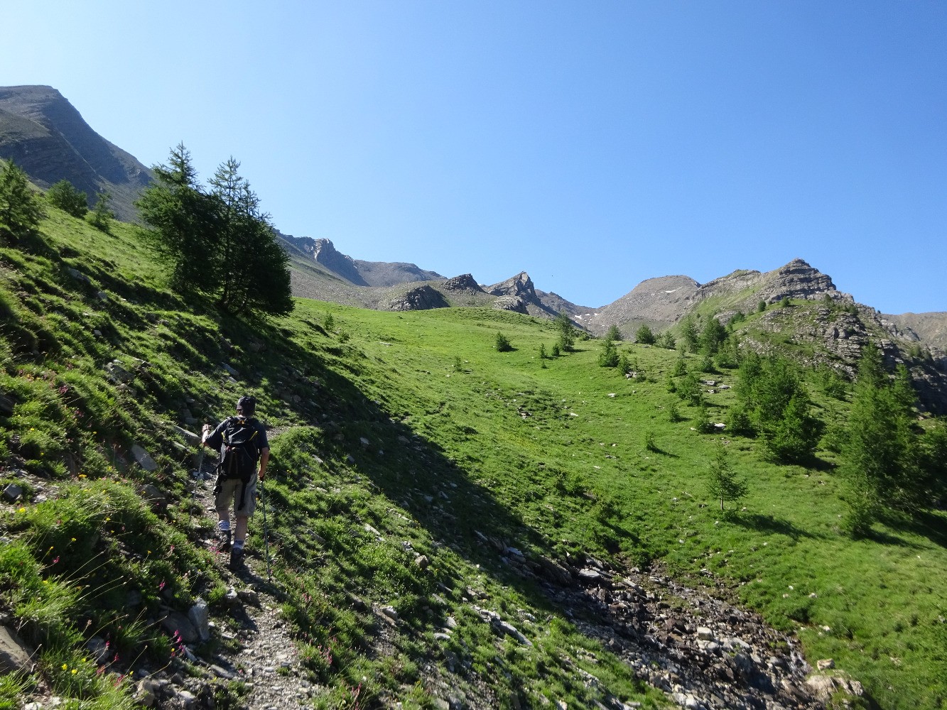 MontÃ©e par la sente vers le replat herbeux sous la Tourtisse